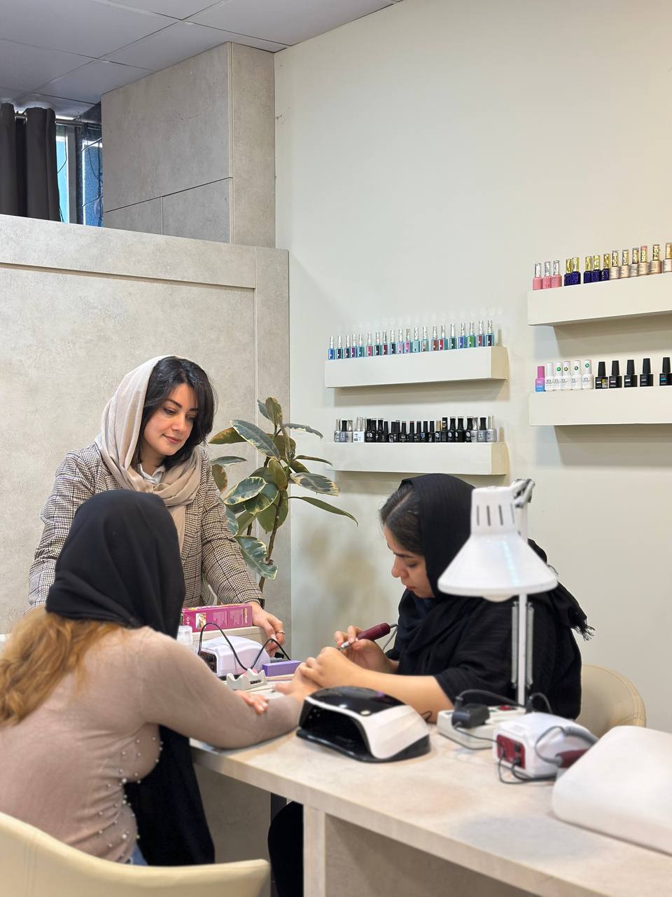 آموزش طراحی ناخن 1